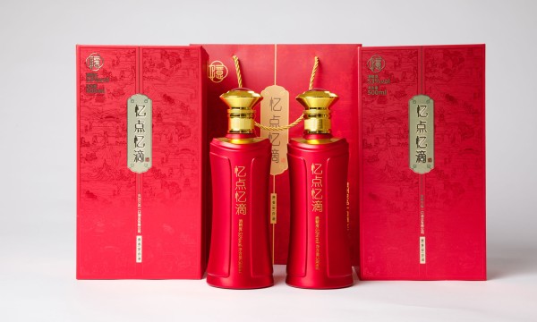 私域销量神话背后：一瓶“女版飞天”如何用极致体验重新定义高端酱酒的价值边界